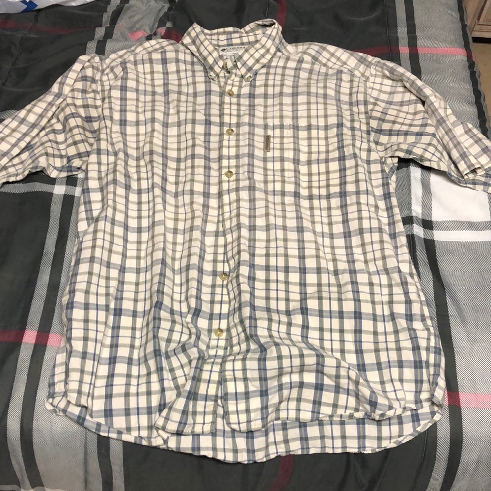 Columbia Men’s casual short-sleeved button down
